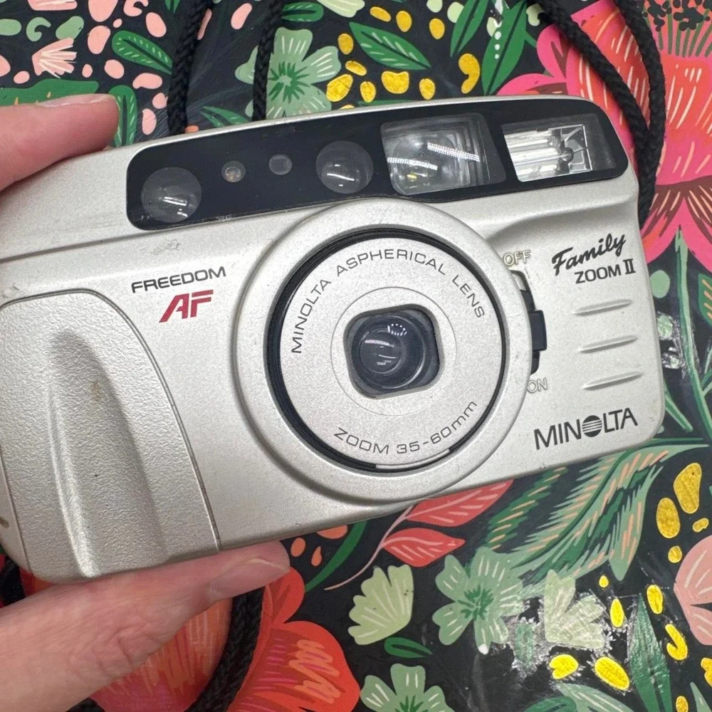 Minolta Family Zoom II 35mm Film Camera – Point-and-Shoot Camera